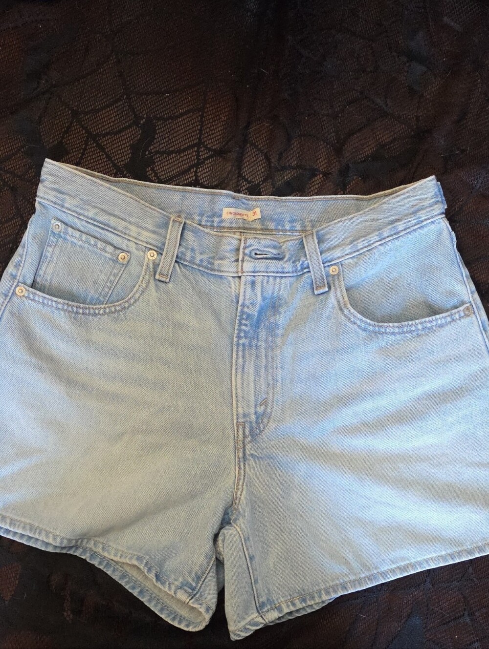 Levi's Women's Cinch Mid-Thigh Shorts - Abraided Art 31